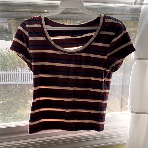 Abercrombie & Fitch Tops - Abercrombie cropped shirt